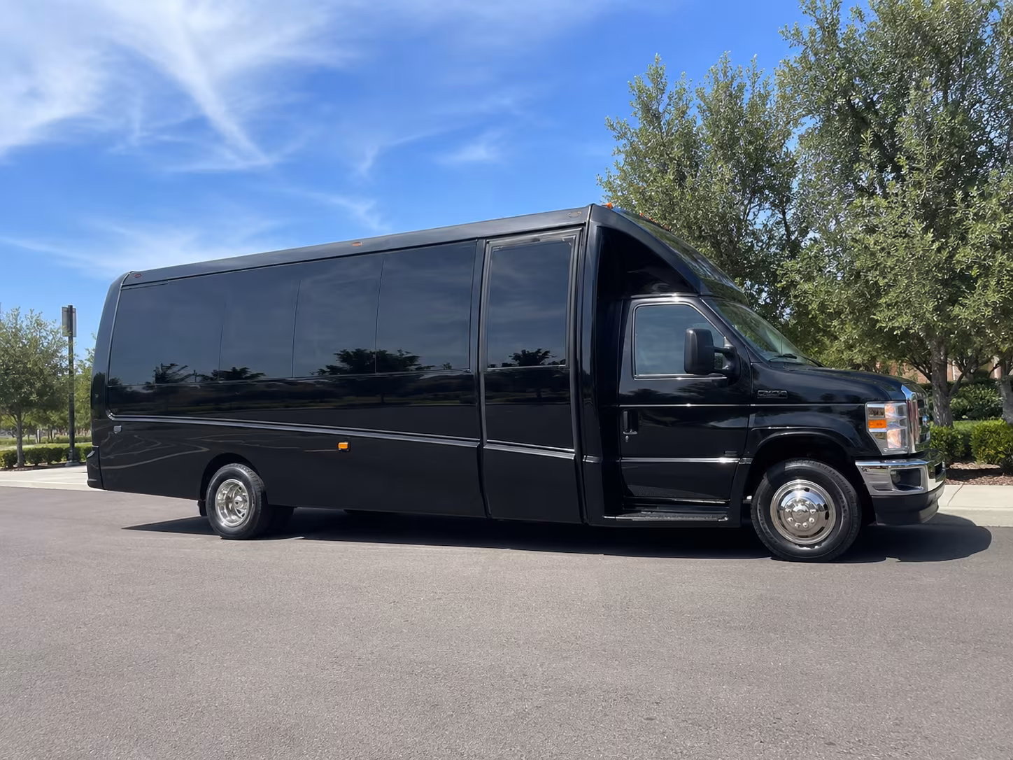 employee commuter shuttle service along the i 35 corridor