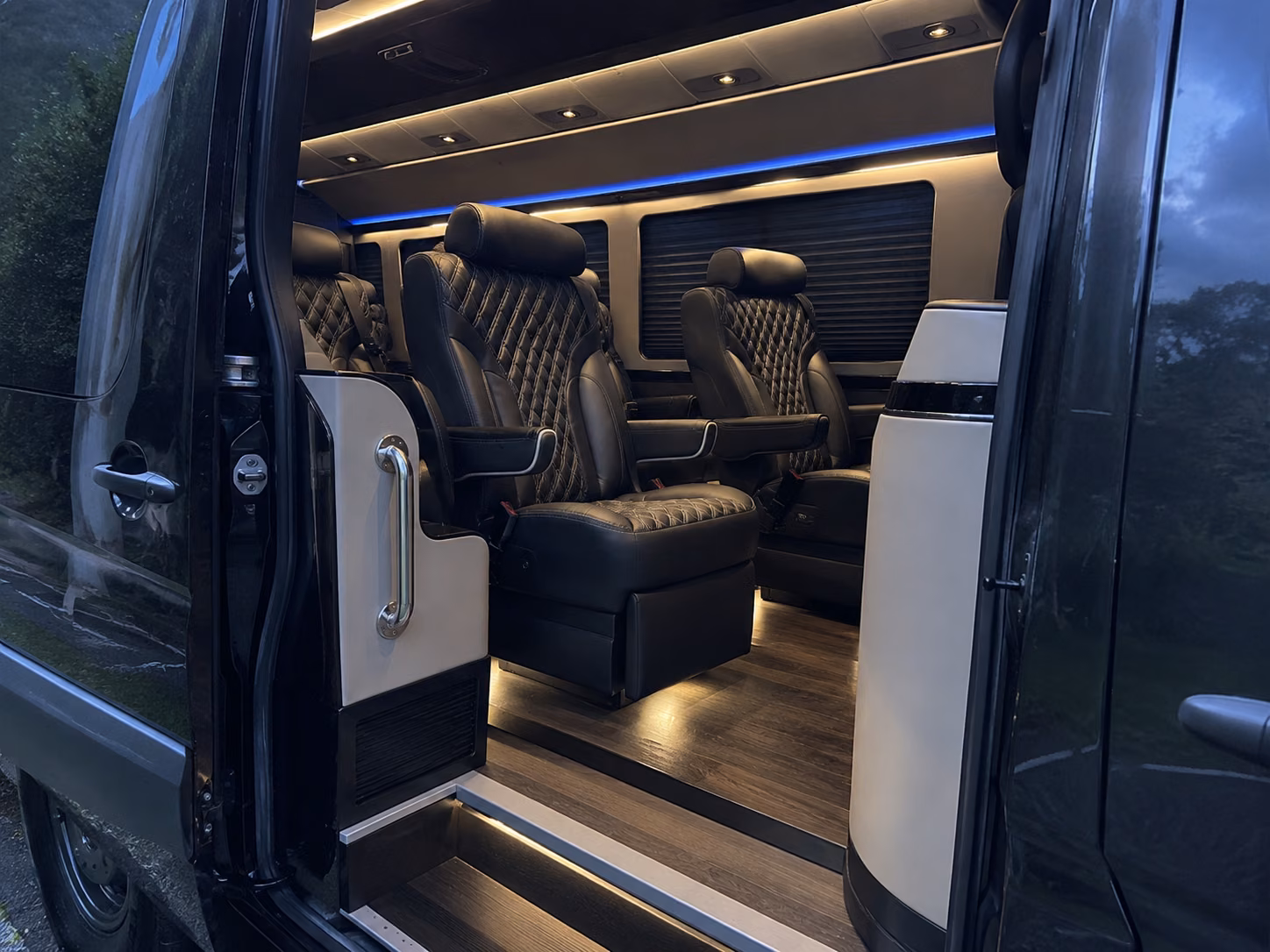 leander group airport transportation