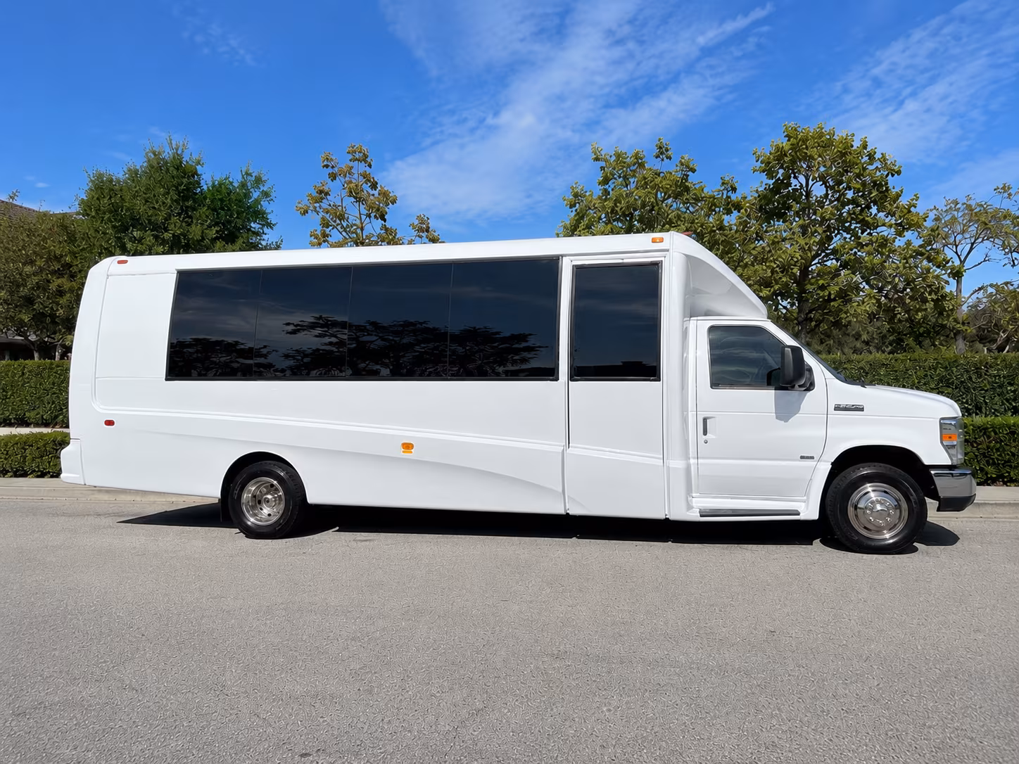 roundrockcharterbuscompany com lets you compare airport shuttle buses to austin bergstrom